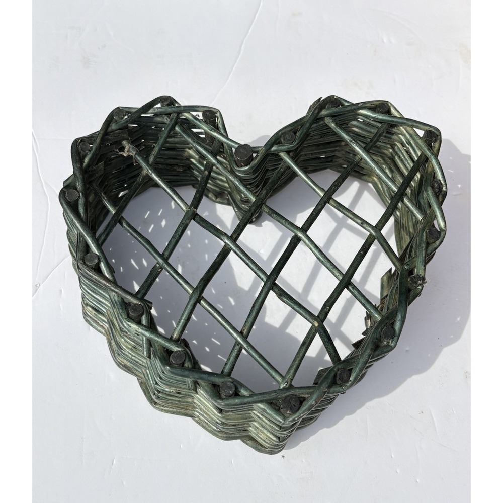 Green Heart Shaped Wicker Twig Branch Woven Basket Cottage Rustic Farmhouse 8.5"